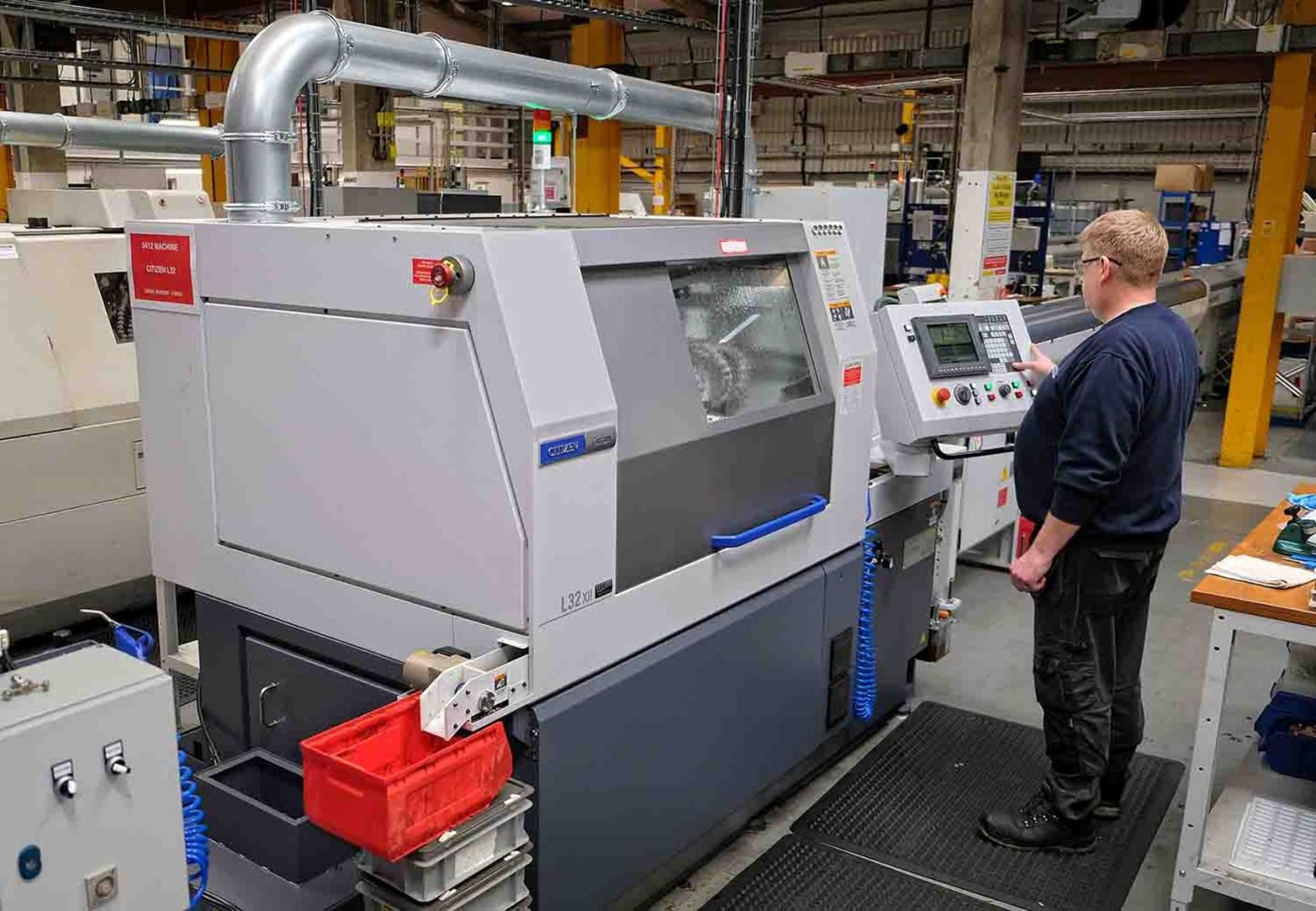 sliding-head lathe<br />
installed at Metaltech Precision<br />
